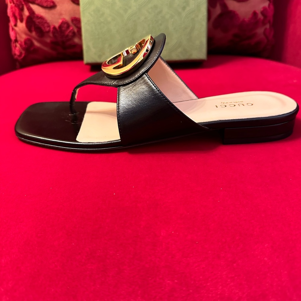 Gucci Black Sandals with Gold Logo - Picture 6 of 10